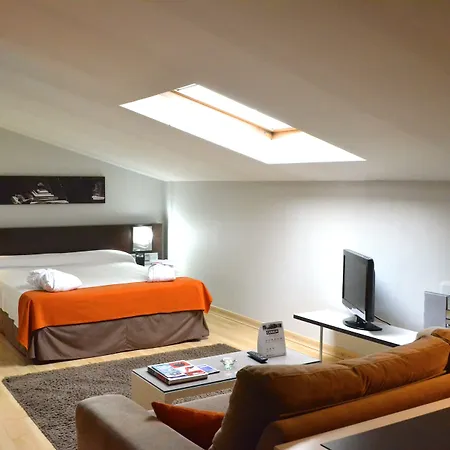 מלון Atenea Rekord 4*